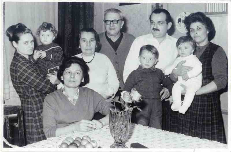 Konstantin, Draginja, Veselin, Bratislava, Mirjana, Ana, Dragan, Dragana i Biljana Maksimovic, 10.04.1966.