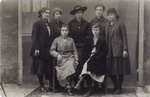 Draginja M. Jovanovic sa drugaricama iz uciteljske skole, ~1921.