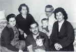 Konstantin i Draginja Maksimovic sa sinom Manojlom, snajama Mirjanom i Anom i unucima Ljiljanom i Draganom, 29.11.1964.