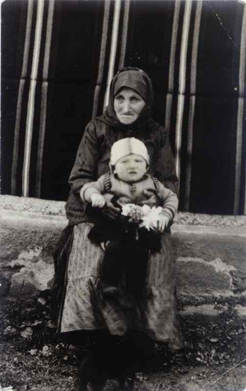 Nastasija Milentijevic i Zlata Gacic, ~1933.