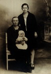 Vasilija Petrović, Radmila Mladenović i Mirjana Niketić, ~1928.