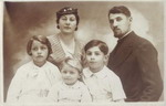 Dragomir i Radmila Niketić sa decom Mirjanom, Konstantinom i Rankom, ~1937.