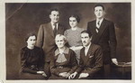 Ranka Nikitic sa decom Dragim, Radomirom, Radom i Nikolom Nikolic, 1937.