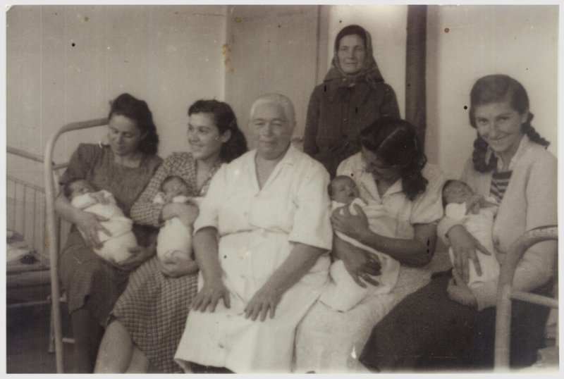babica Vasilija S. Petrović u porodilištu u Trsteniku