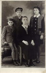 Savka Savic sa unucima Mirjanom, Konstantinom i Rankom, ~1944.