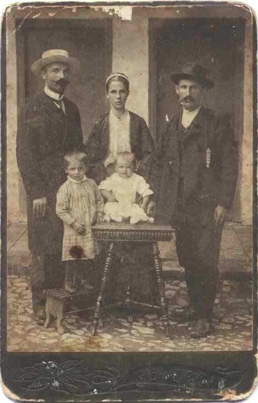 Dragomir i Dragica Niketic, Savka, Sima i Marko Savic, ~1910.